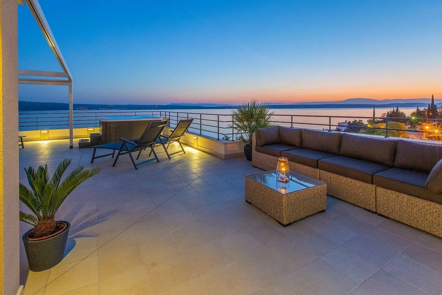 Traumhaftes Apartment Nur 100 Meter Zum Strand Mit Sauna, Jacuzzi, Meerblick Dramalj