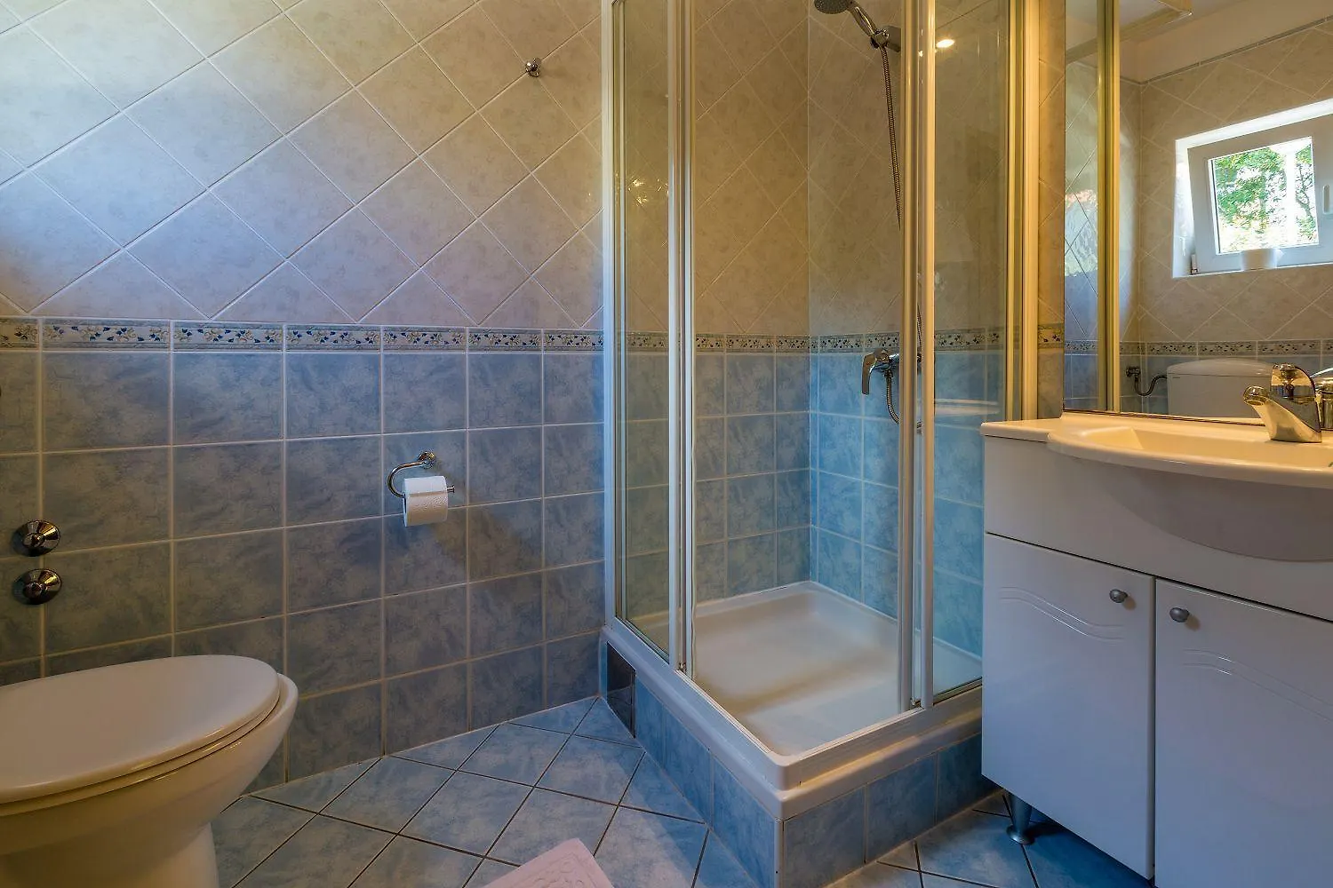 Traumhaftes Apartment Nur 100 Meter Zum Strand Mit Sauna, Jacuzzi, Meerblick Dramalj 0*,  Croatia