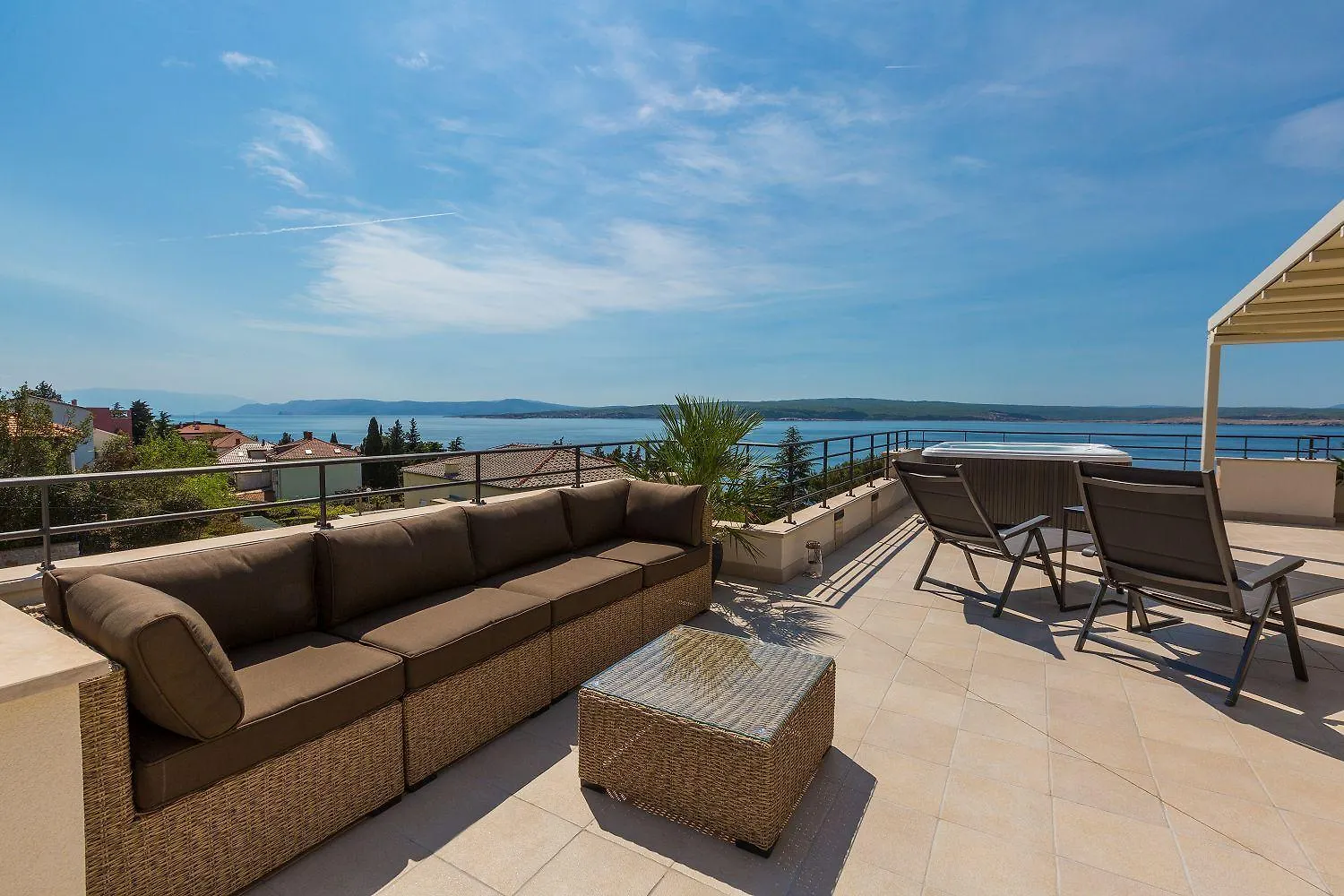 Traumhaftes Apartment Nur 100 Meter Zum Strand Mit Sauna, Jacuzzi, Meerblick Dramalj Croatia