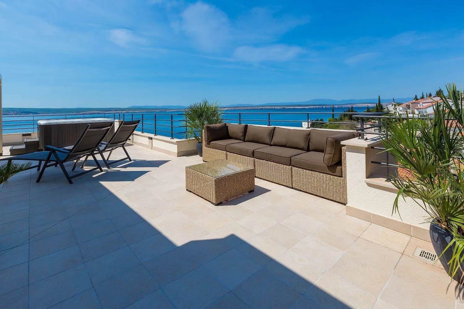 Traumhaftes Apartment Nur 100 Meter Zum Strand Mit Sauna, Jacuzzi, Meerblick Dramalj